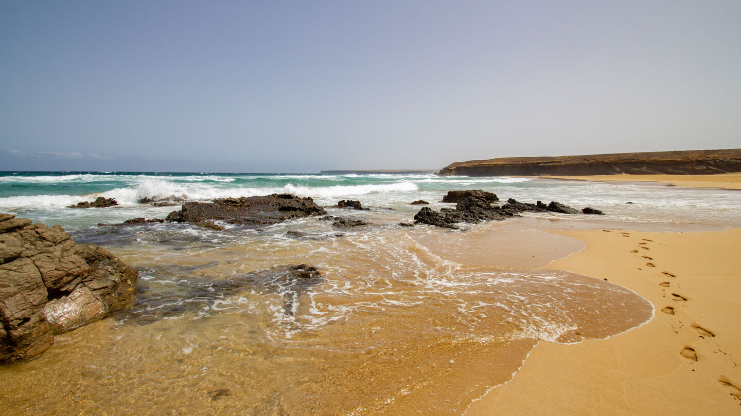 brandende Wellen am Strand Playa de Jarugo