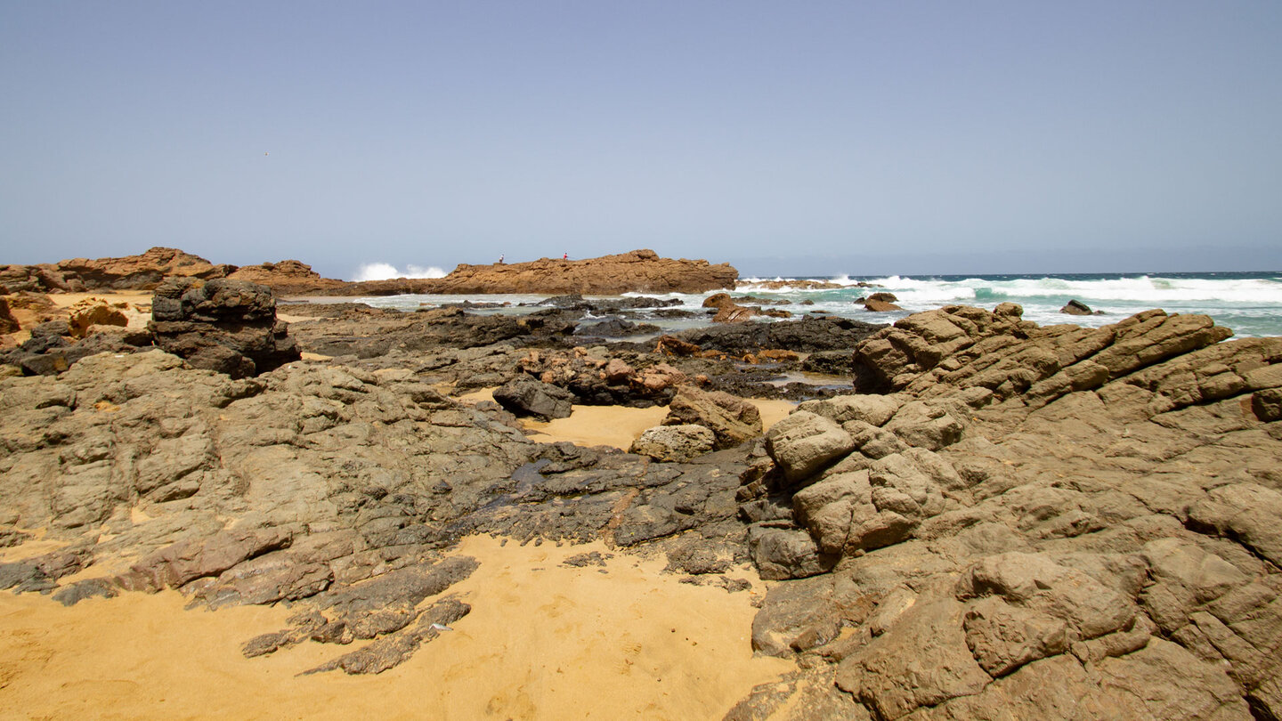 Felsformationen am Jarugo-Strand