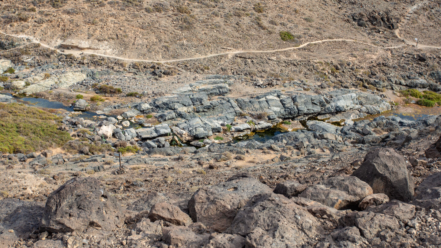 Blick vom Rundwanderweg über die Felsformationen im Barranco de los Molinos