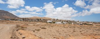die Streusiedlung Tindaya am Fuße des Montaña de Tindaya auf Fuerteventura