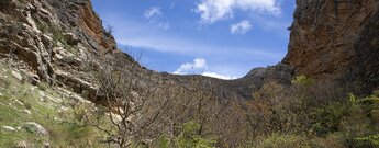Blick am Wanderpfad zur Caldera del Tío Lobo in der Sierra Mágina