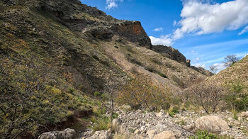 Felshänge der Schlucht des Arroyo de la Eruela auf dem Rückweg