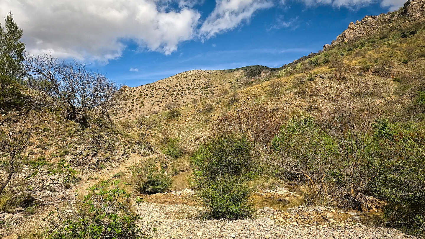 die grüne Berglandschaft in der Sierra Mágina auf dem Rückweg die grüne Berglandschaft in der Sierra Mágina auf dem Rückweg