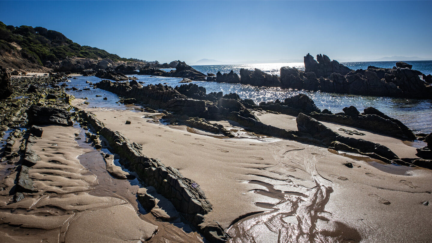 parallele Felsgrate und kristallklare Becken: Baños de Claudia