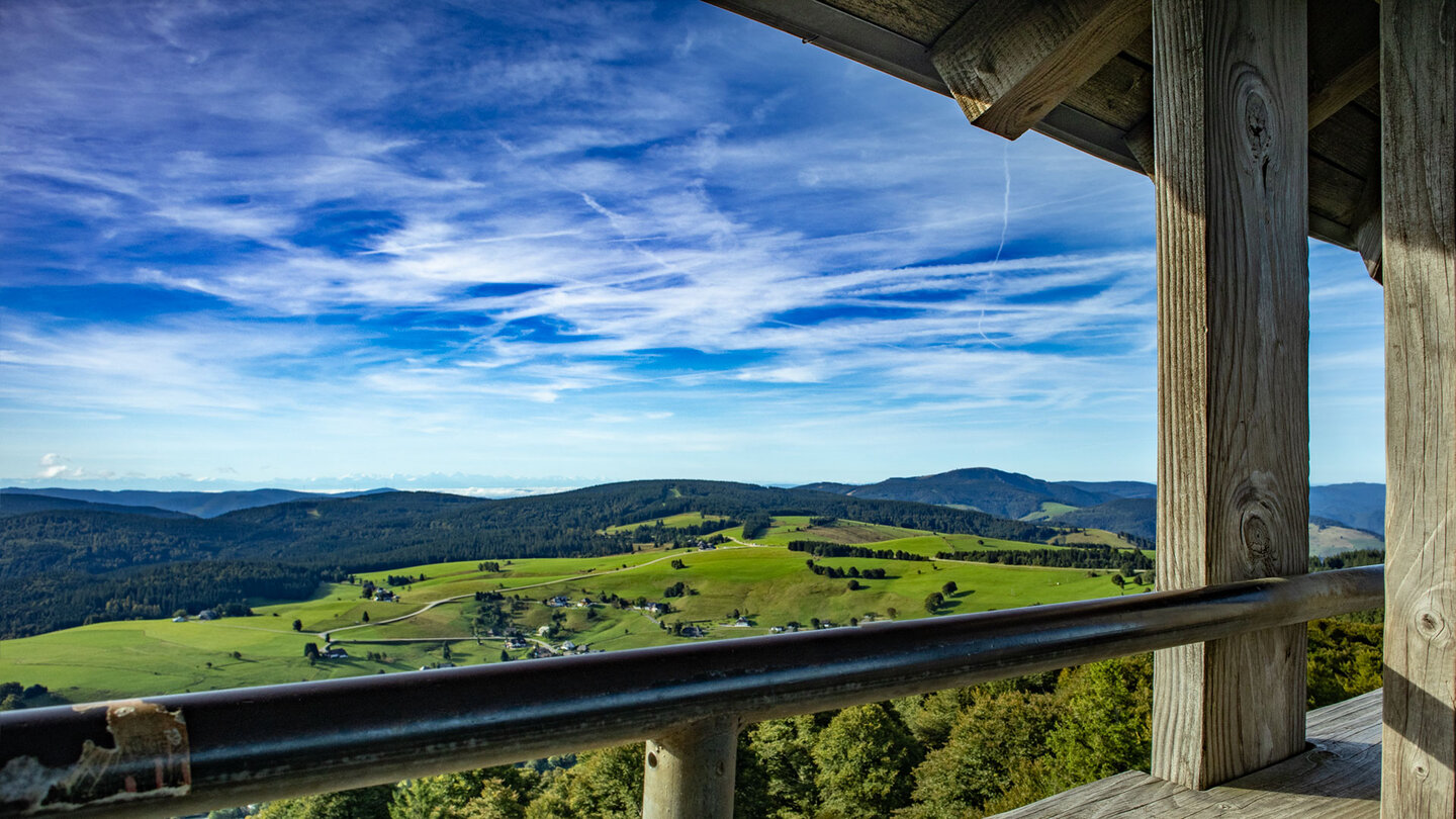 Aussichtsplattform des Eugen-Kneidel-Turms zeigt Panoramen bis zu den Alpen