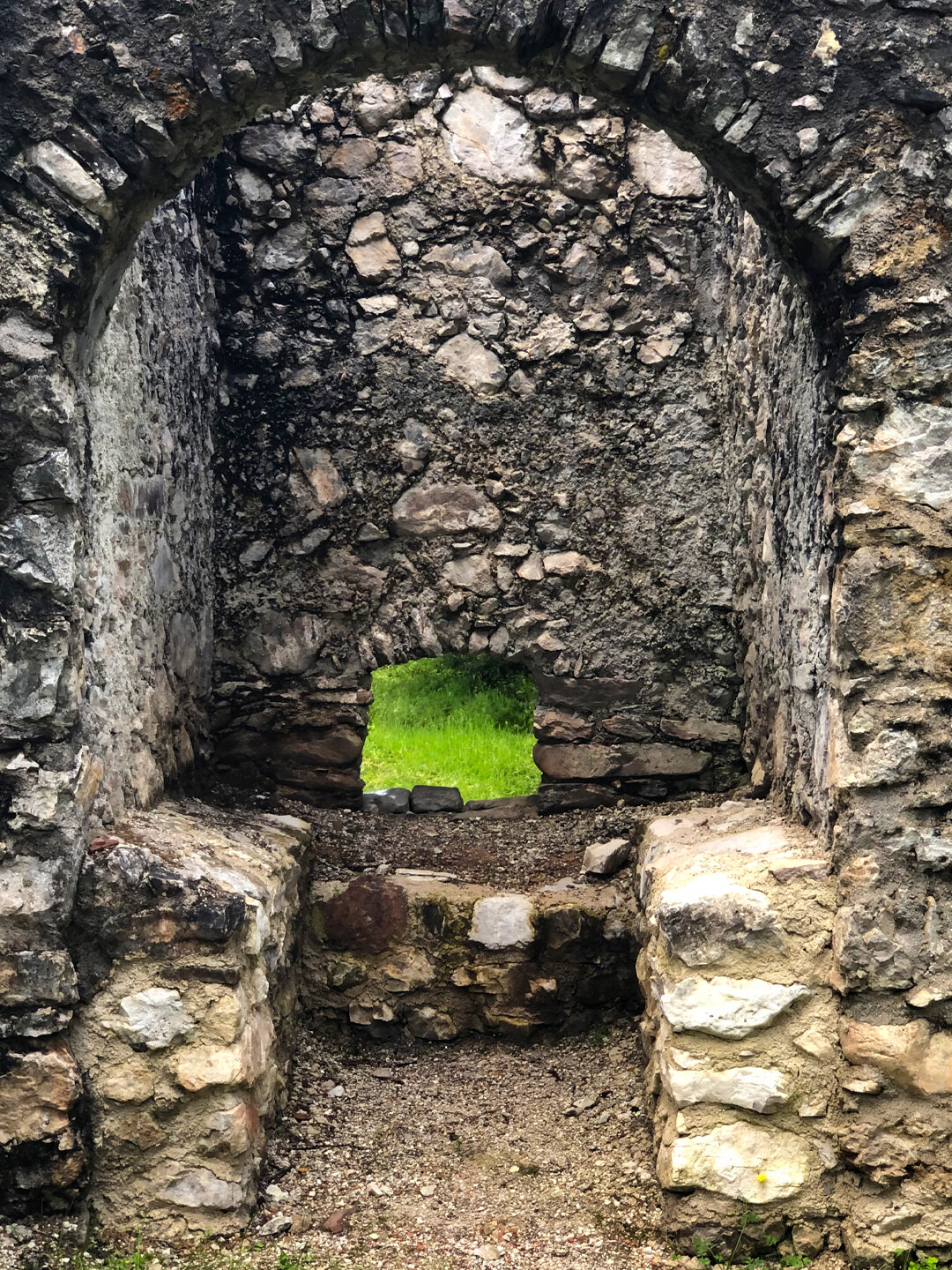 in der Brennkammer des historischen Schmelzofens