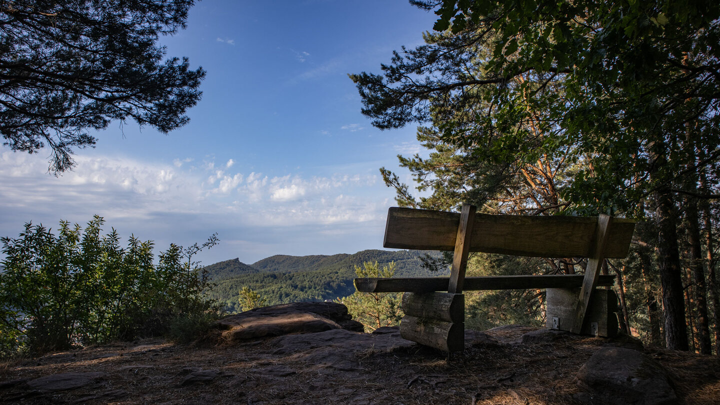Vom ersten Aussichtspunkt am Nesselberg reicht der Blick bis zum Haselstein
