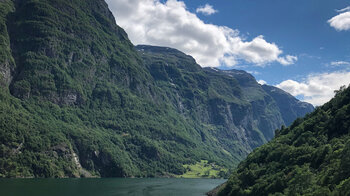 die grünen Wände des Nærøyfjord
