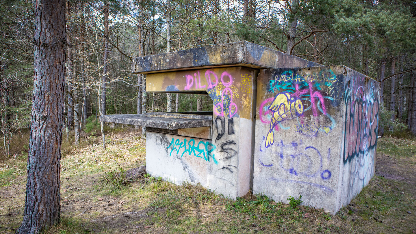 Kampfstände – Schützenpositionen beim Wachgebäude