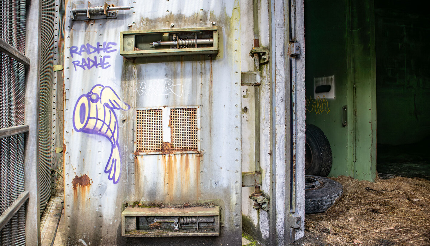 gesicherte Munitionsbunker der Area One bei Fischbach