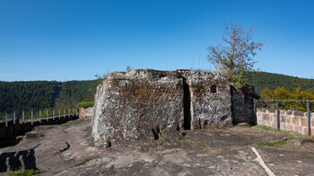 behauener Burgfels der Burg Falkenburg