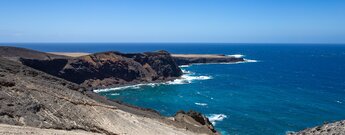 die Caleta de la Madera mit der Punta del Pesebre