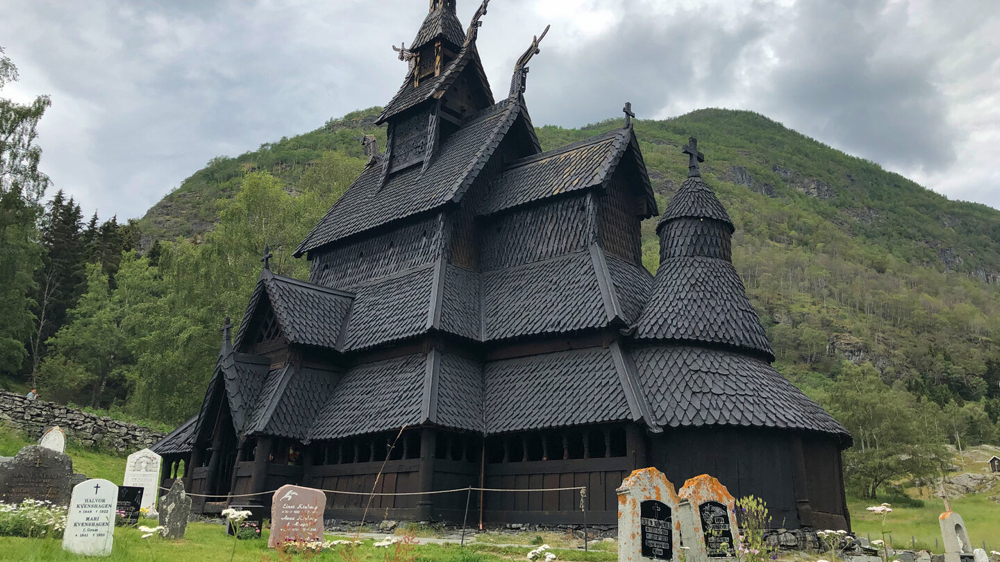 die Stabkirche Borgund zählt zu den beeindrucktesten Beispielen norwegischer Stabbaukunst Stabkirche Borgund