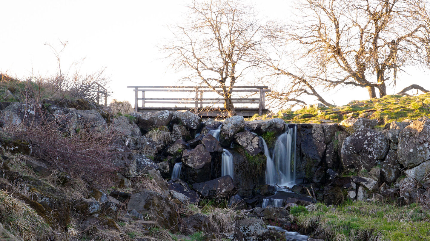 die Felsen am Wasserfall des Eisgrabens in der Rhön Felsen am Wasserfall des Eisgrabens in der Rhön