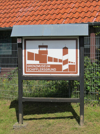 Eingangsschild des Grenzmuseums Schifflersgrund