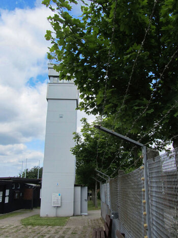 Wachturm auf dem Museumsgelände