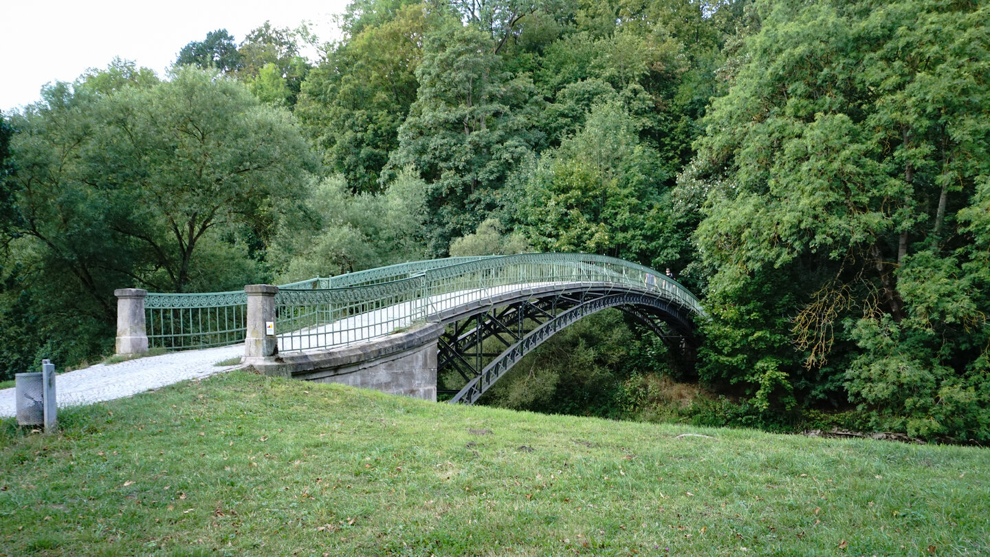 geschwungene Brücke über die Werra