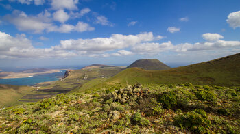 Ausblick vom La Quemada aufs Risco de Famara und die Inseln