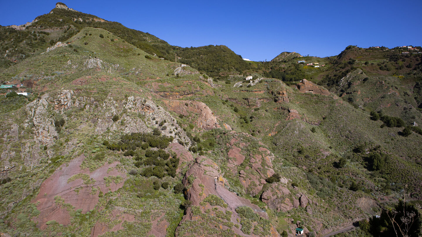 Blick vom Wanderweg bei Los Catalanes zur Anaga-Höhenstraße