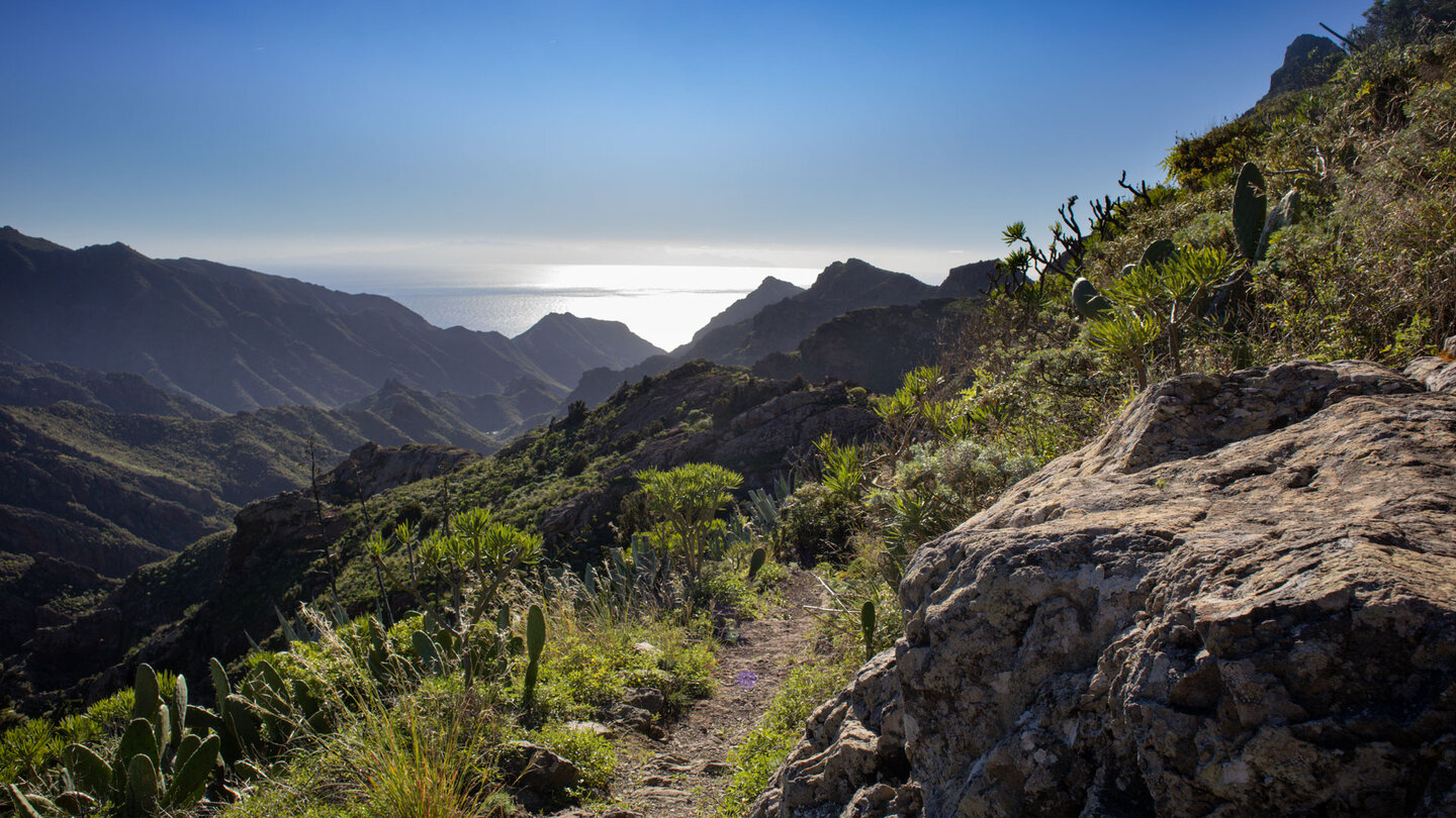 Blick vom Wanderpfad übers Valle Grande auf den Atlantik