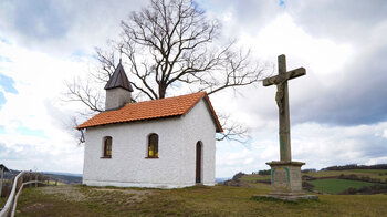 Blick auf die 14-Nothelfer-Kapelle am Linsberg
