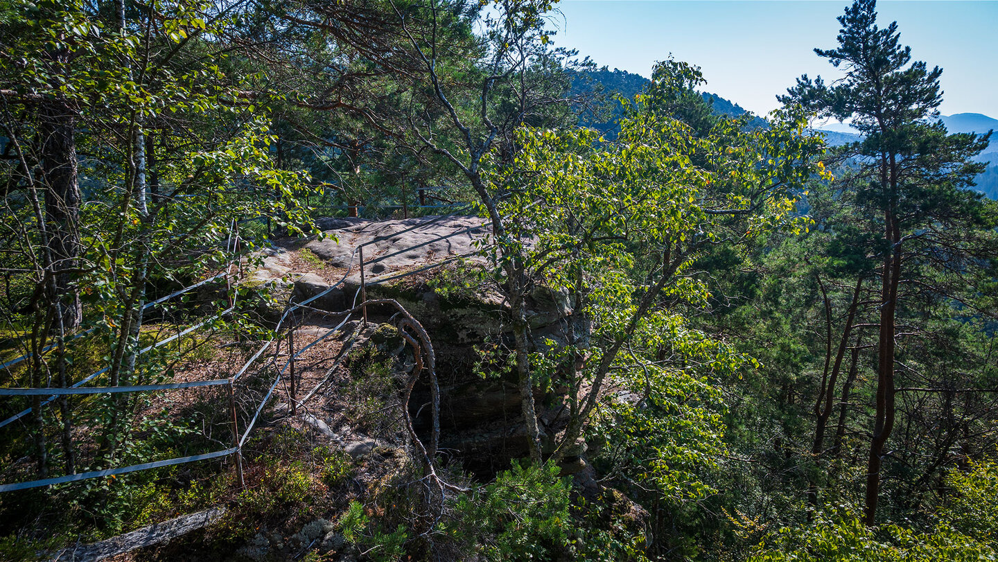 Aussichtsplattform am Krappenfels bei Eppenbrunn Aussichtsplattform am Krappenfels bei Eppenbrunn