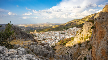 Zuheros liegt an der Schlucht des Río Bailón