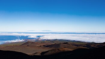 Blick vom Wanderweg 9 über die Vulkanlandschaft und Teno-Gebirge mit der Insel La Palma