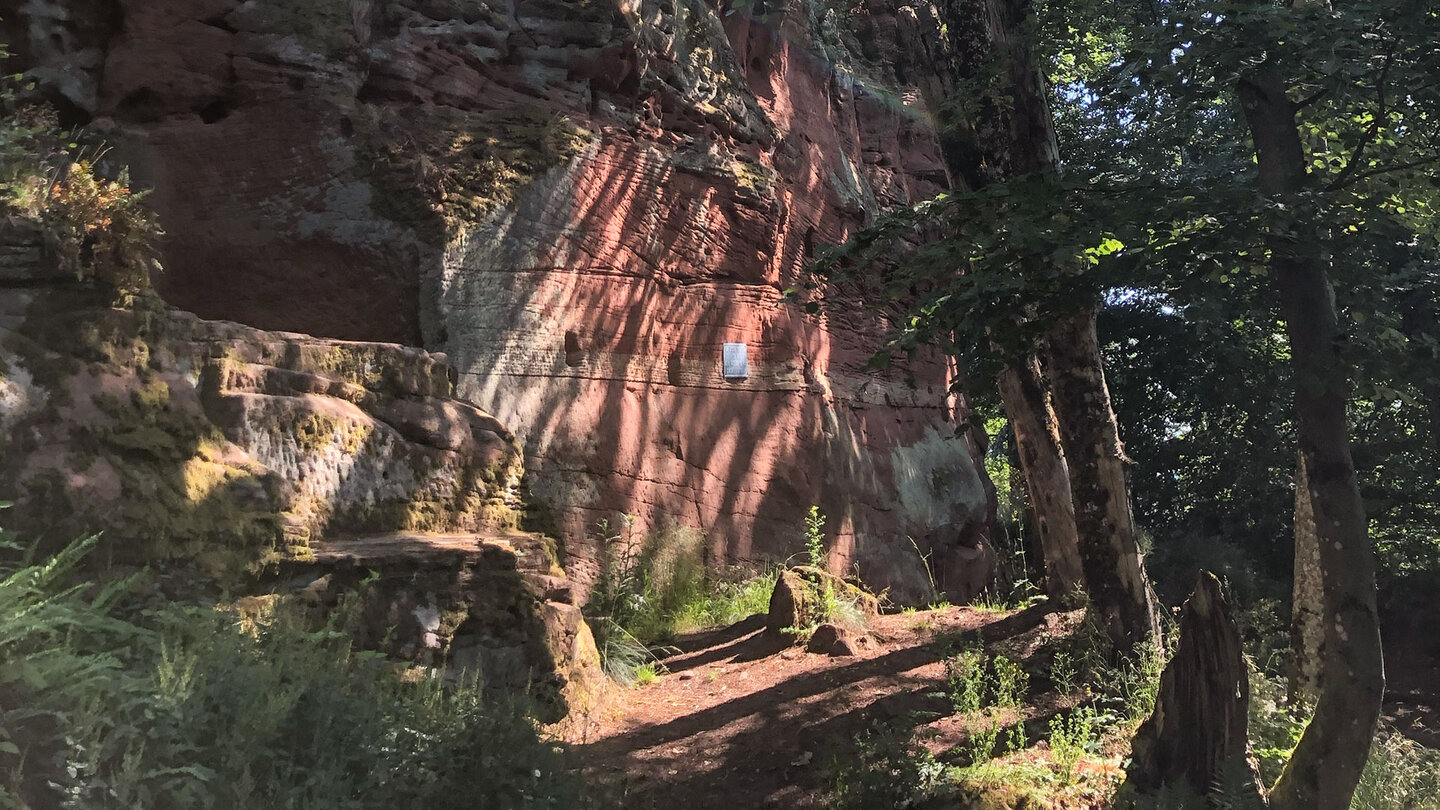 Wanderweg an der Burgruine Wittschloessel