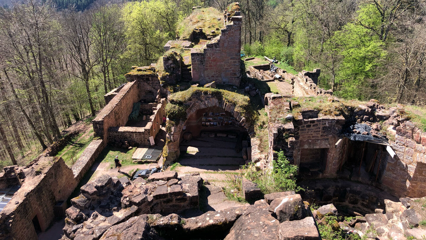 Blick über die Burganlage des Château de Schoeneck