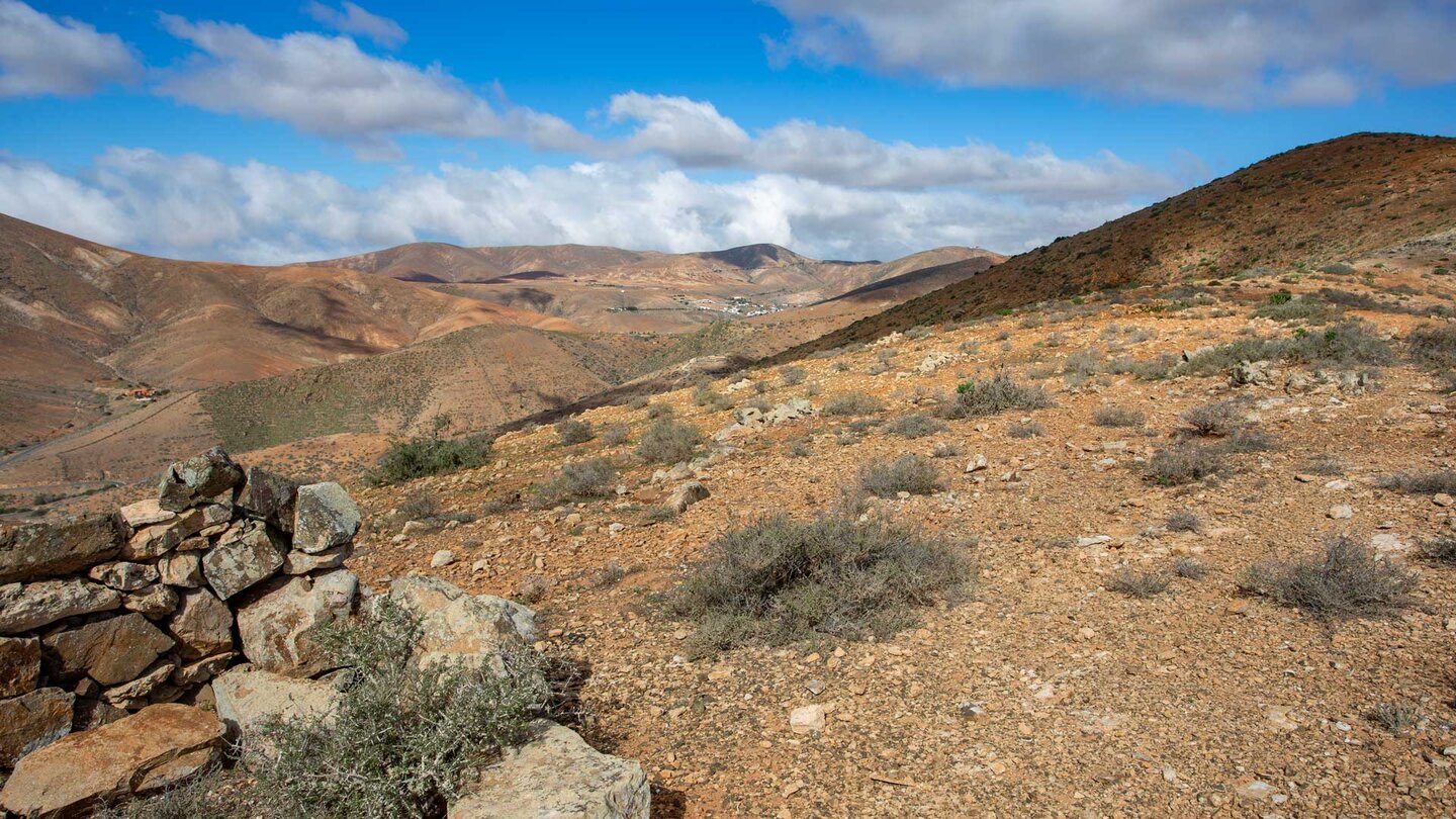 Ausblick vom Wanderweg entlang der Bergrücken bei Betancuria