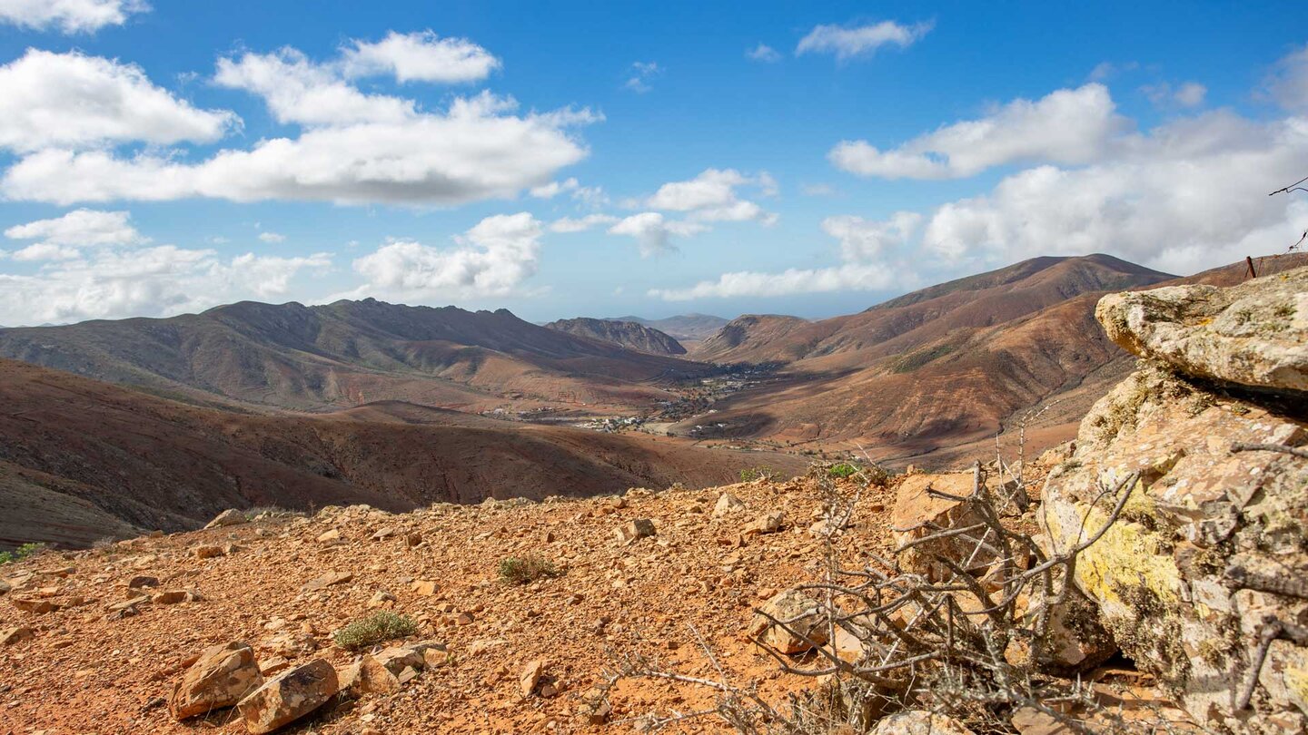 die Wanderung bietet Panoramablicke über den Naturpark Betancuria und Las Peñitas die Wanderung bietet Panoramablicke über den Naturpark Betancuria und Las Peñitas