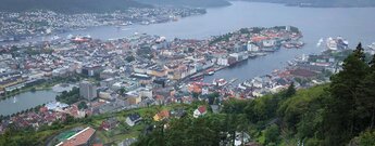 Blick vom Berg Fløyen auf Bergen