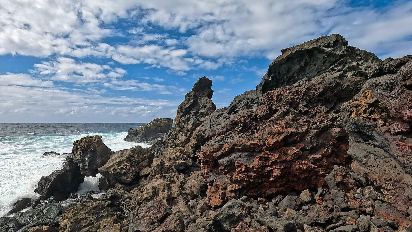 vulkanische Küste beim Montaña Bermeja auf Lanzarote vulkanische Küste beim Montaña Bermeja