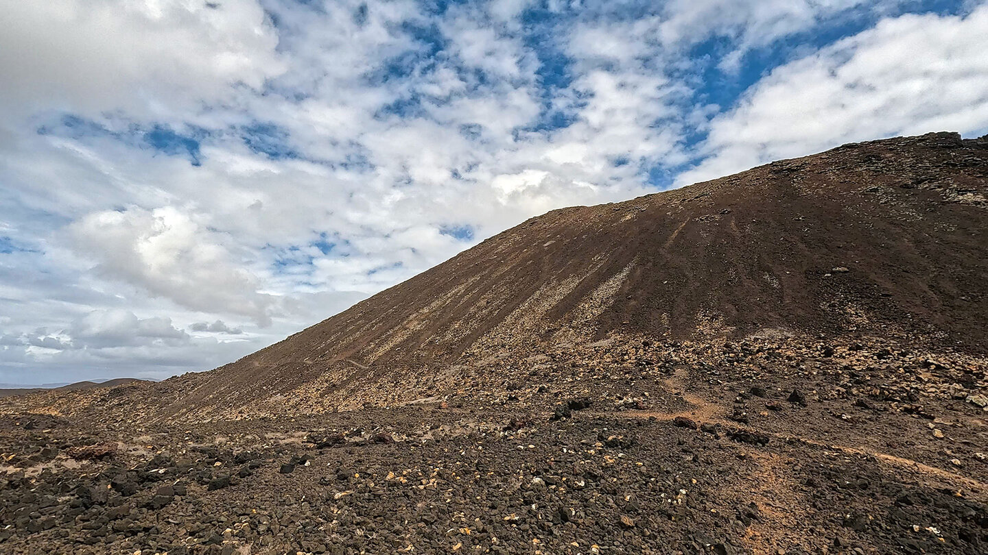 der Vulkankegel des Montaña Bermeja auf Lanzarote Vulkankegel des Montaña Bermeja auf Lanzarote
