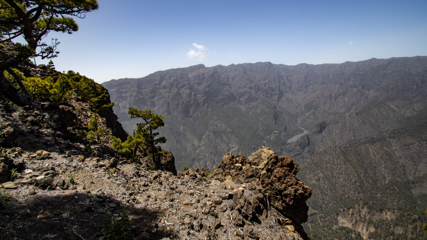 Blick vom Gipfel des Pico Bejenado auf das Panorama der Caldera de Taburiente Blick vom Gipfel des Pico Bejenado auf das Panorama der Caldera de Taburiente
