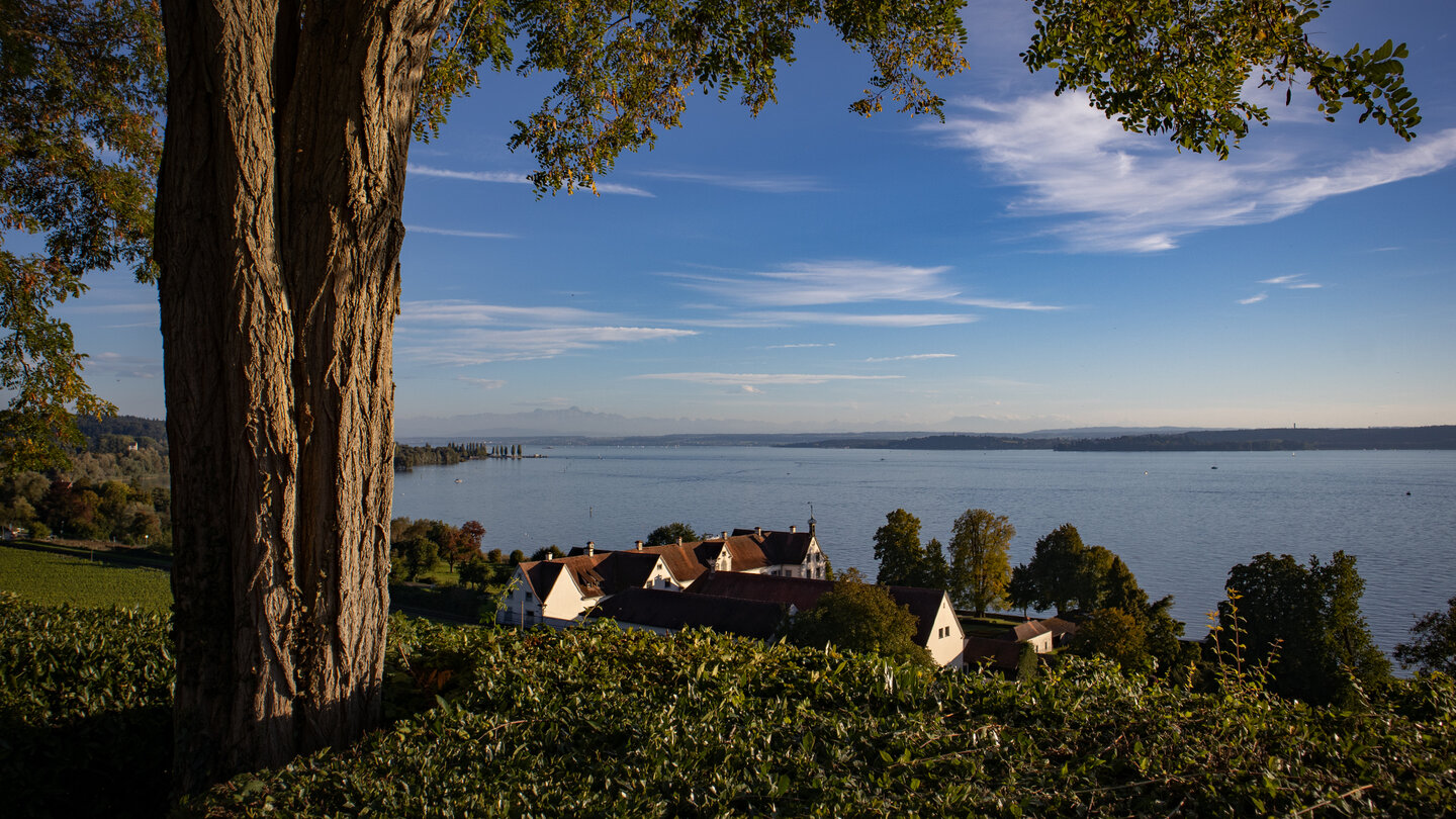 Alpenpanorama mit Schloss Maurach von der Wallfahrtskirche Birnau Alpenpanorama mit Schloss Maurach
