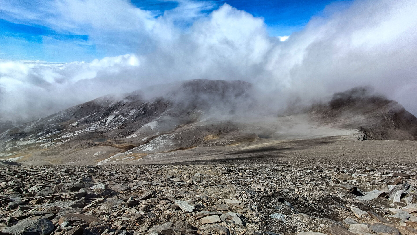 Blick vom Mulhacén zur Laguna de la Caldera Blick vom Mulhacén zur Laguna de la Caldera
