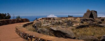 weiter Blick auf den Atlantik vom Gipfel des Alto de Garajonay auf La Gomera
