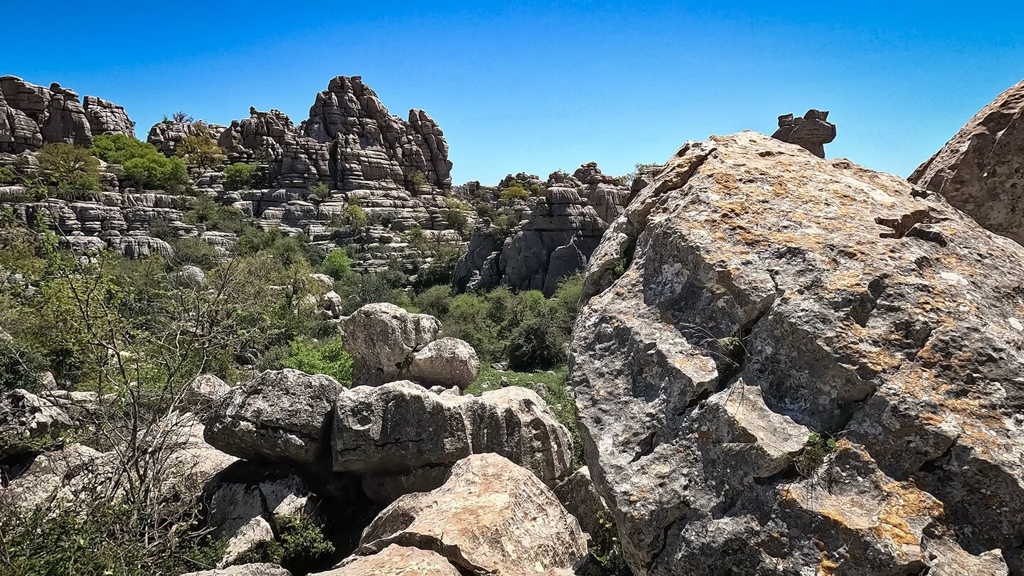 bizarre Felsen im Torcal de ANtequera bizarre Felsen im Torcal de ANtequera