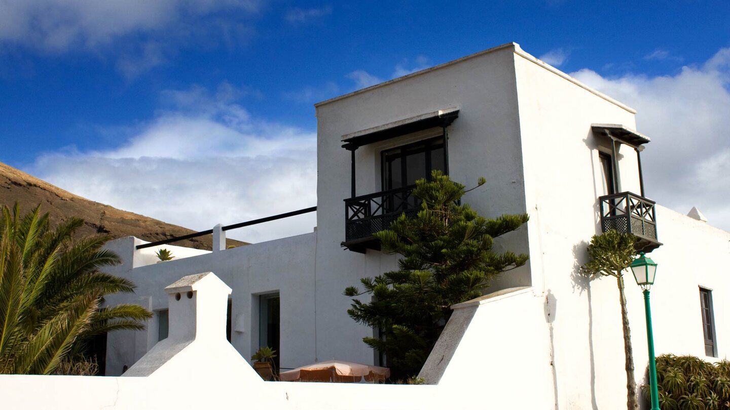 typisches weißes Wohnhaus in Femés auf Lanzarote