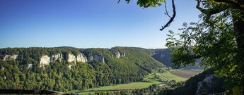 Blick von der Ruine Schloss Hausen übers Donautal