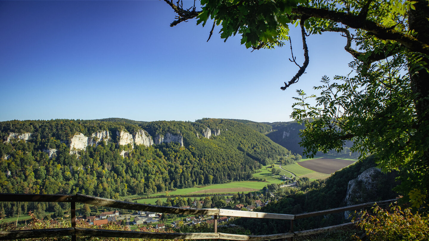 Blick von der Ruine Schloss Hausen übers Donautal