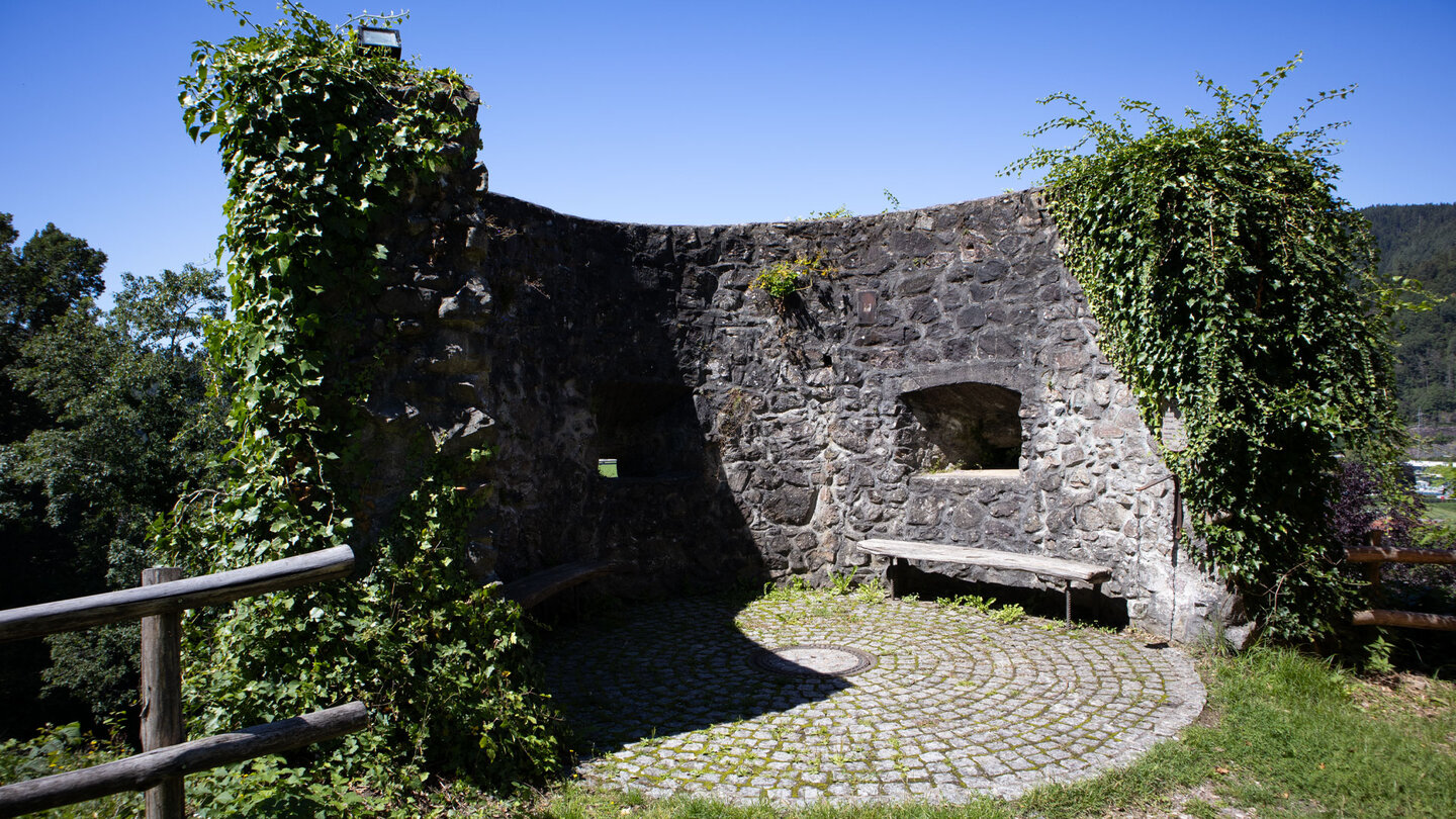 idyllischer Ruheplatz an der Burg