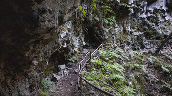 Streckenabschnitt durch die Felswände in der Caldera del Agua