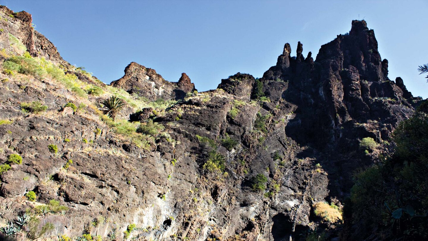 bizarre Felsspitzen oberhalb der Mascaschlucht