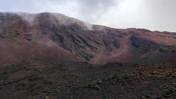 der rote Hauptkraters des Volcán de Arafo