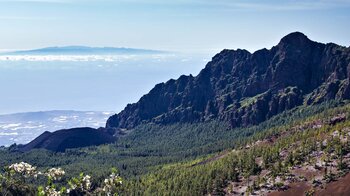 der Vulkan von Arafo mit der Steilflanke des Pico Cho Marcial und Gran Canaria