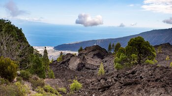 die Lavaströme des Arafo Vulkans bei der Wanderung zur Küste