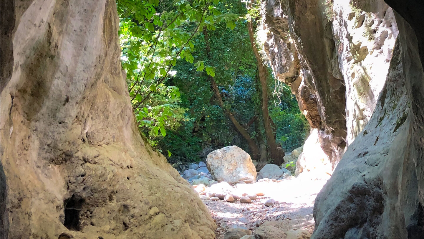 die Sarakina-Schlucht bei Meskla am Eingangstor in die Weißen Berge Sarakina-Schlucht bei Meskla